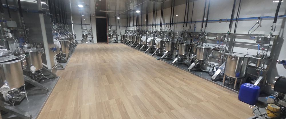 集中+线边供漆协同,涂装生产经线换色效率显著提升 集中+线边供漆协同,涂装生产经线换色效率显著提升